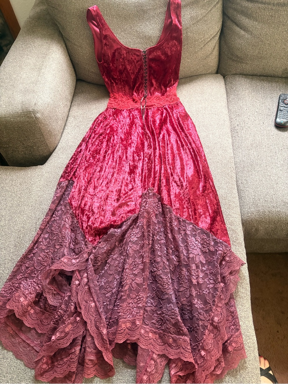Vintage Crushed Velvet & Lace Sleeveless Midi Dress in Deep Berry